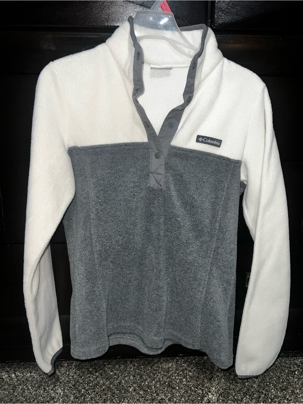 Columbia Two-Tone White and Gray Snap Pullover Fleece